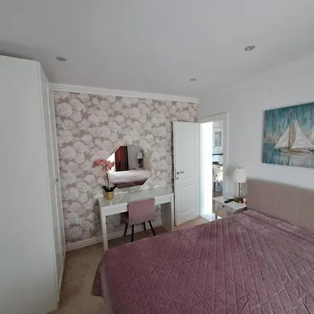 アパート Summer Fantasy マカルスカ